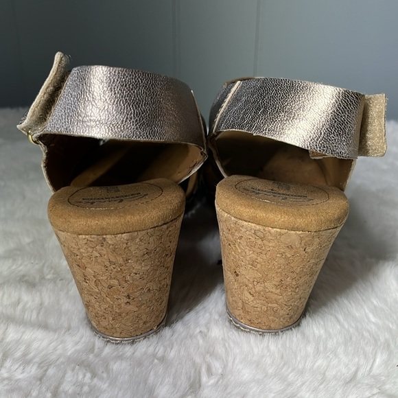 Clark’s Annabel Eirwyn Metallic Gold sandals - Picture 4 of 9